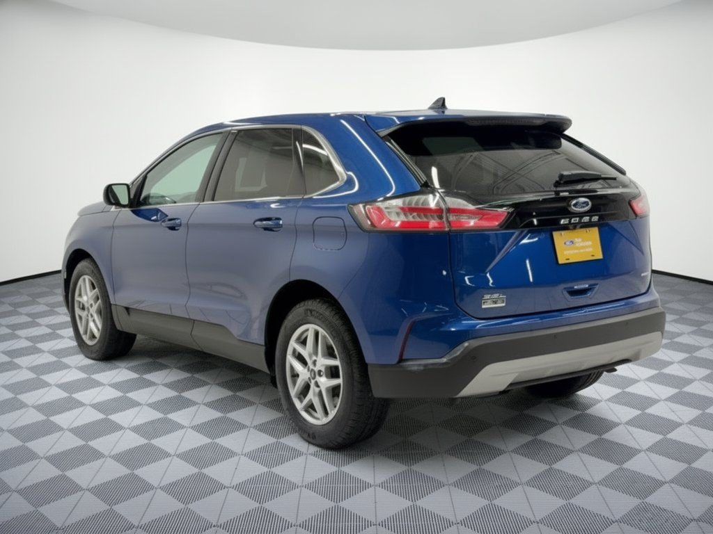 Certified 2024 Ford Edge SEL w/ Convenience Package AWD/4WD image 3