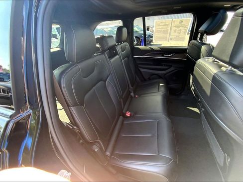Used 2024 Jeep Grand Cherokee Limited AWD/4WD image 18