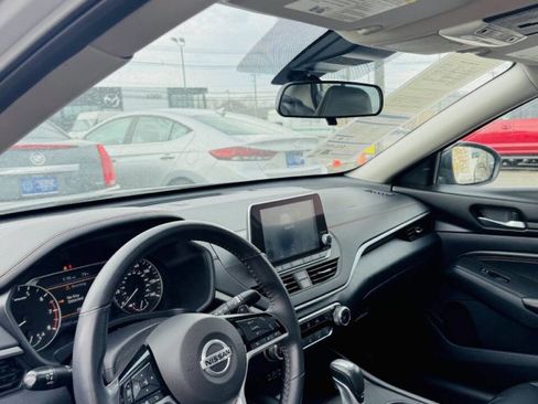 Used 2021 Nissan Altima 2.5 SR w/ SR Premium Package image 11