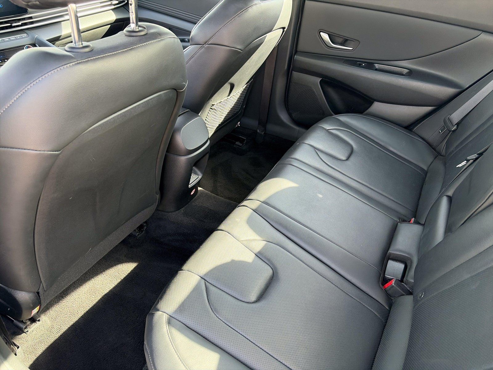 Certified 2025 Hyundai Elantra Limited FWD image 28
