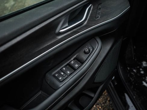 New 2025 Jeep Grand Cherokee Limited w/ Black Appearance Package image 19