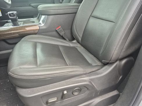 Used 2024 Chevrolet Silverado 1500 LT Trail Boss w/ LT Trail Boss Premium Package AWD/4WD image 11