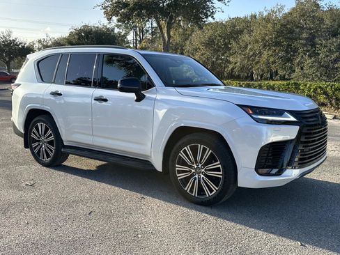 Certified 2025 Lexus LX 600 4WD w/ Luxury Package image 35