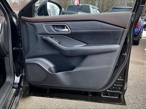 Certified 2023 Nissan Rogue Platinum w/ Platinum Premium Package image 12