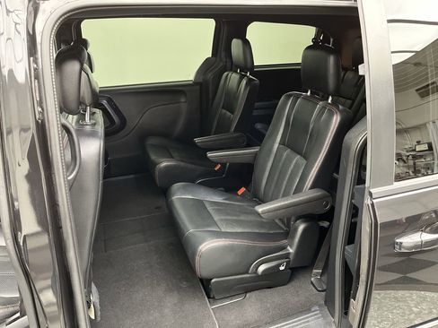 Used 2016 Dodge Grand Caravan R/T image 10