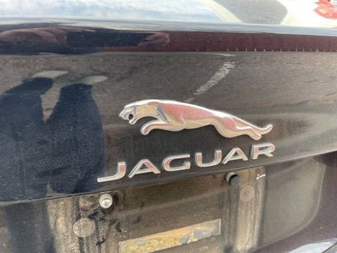 Used 2017 Jaguar XE image 11