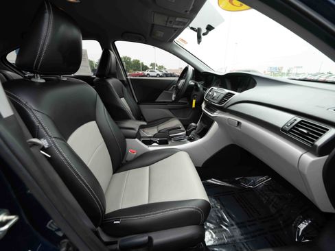 Used 2015 Honda Accord LX image 26