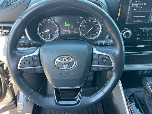 Used 2022 Toyota Highlander Limited image 7