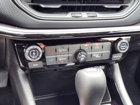 New 2026 Jeep Compass Latitude image 14