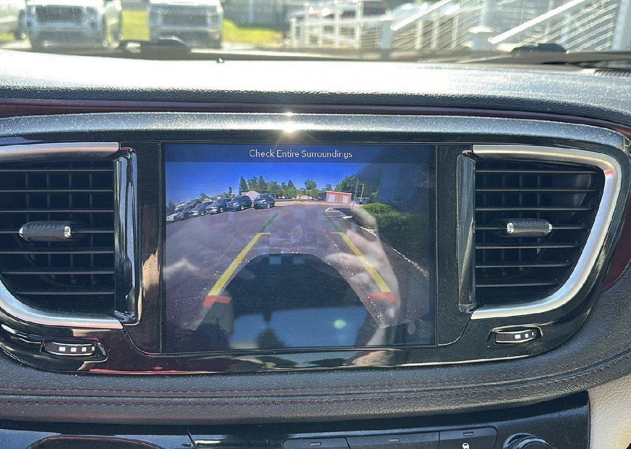 Used 2019 Chrysler Pacifica Limited FWD image 16