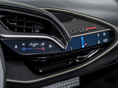 Used 2024 Ferrari SF90 Spider image 22