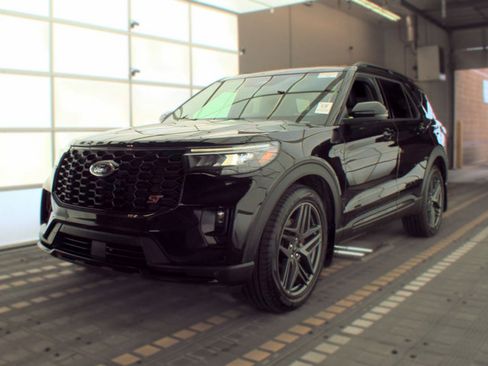 Used 2025 Ford Explorer ST AWD/4WD image 5