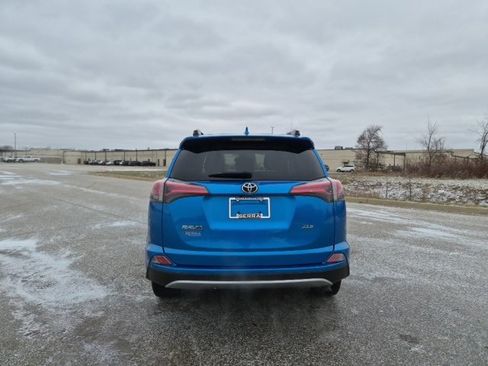 Used 2018 Toyota RAV4 XLE image 6