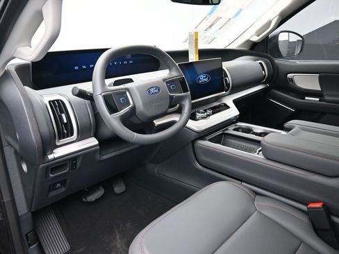 New 2025 Ford Expedition Active image 19