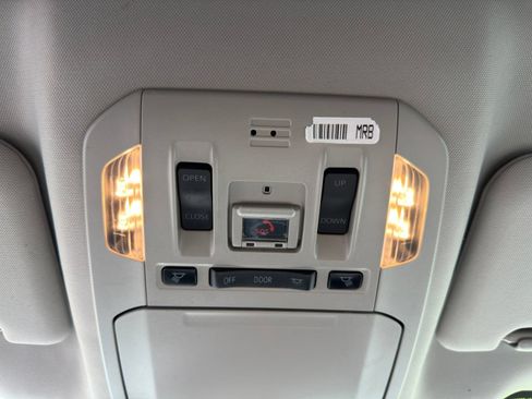 Used 2022 Toyota Highlander XLE AWD/4WD image 25