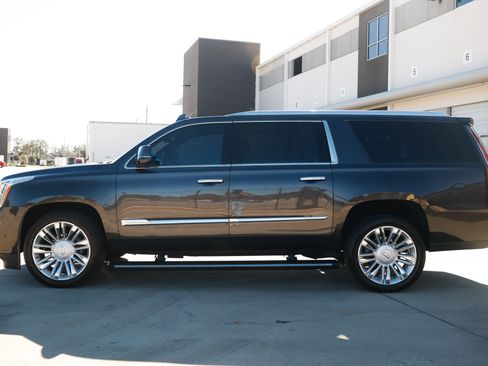 Used 2017 Cadillac Escalade ESV Platinum image 4