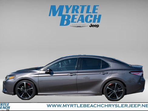 Used 2020 Toyota Camry XSE image 3