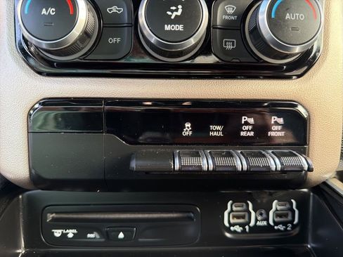 Used 2019 RAM 1500 Laramie AWD/4WD image 44