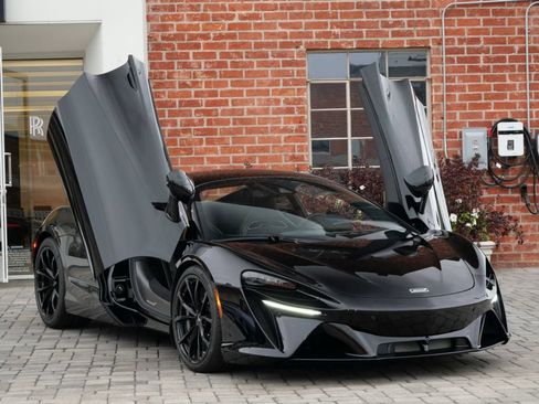 Used 2023 McLaren Artura RWD image 14