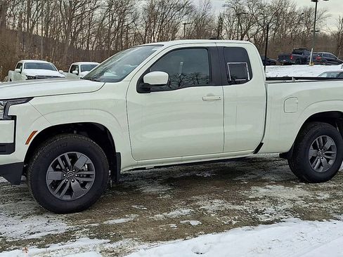 Used 2025 Nissan Frontier SV image 4