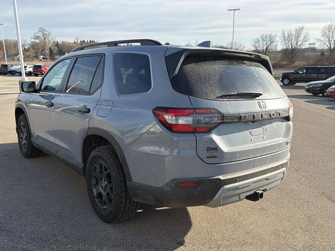 Used 2025 Honda Pilot TrailSport image 13