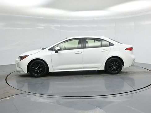 Used 2020 Toyota Corolla LE image 25
