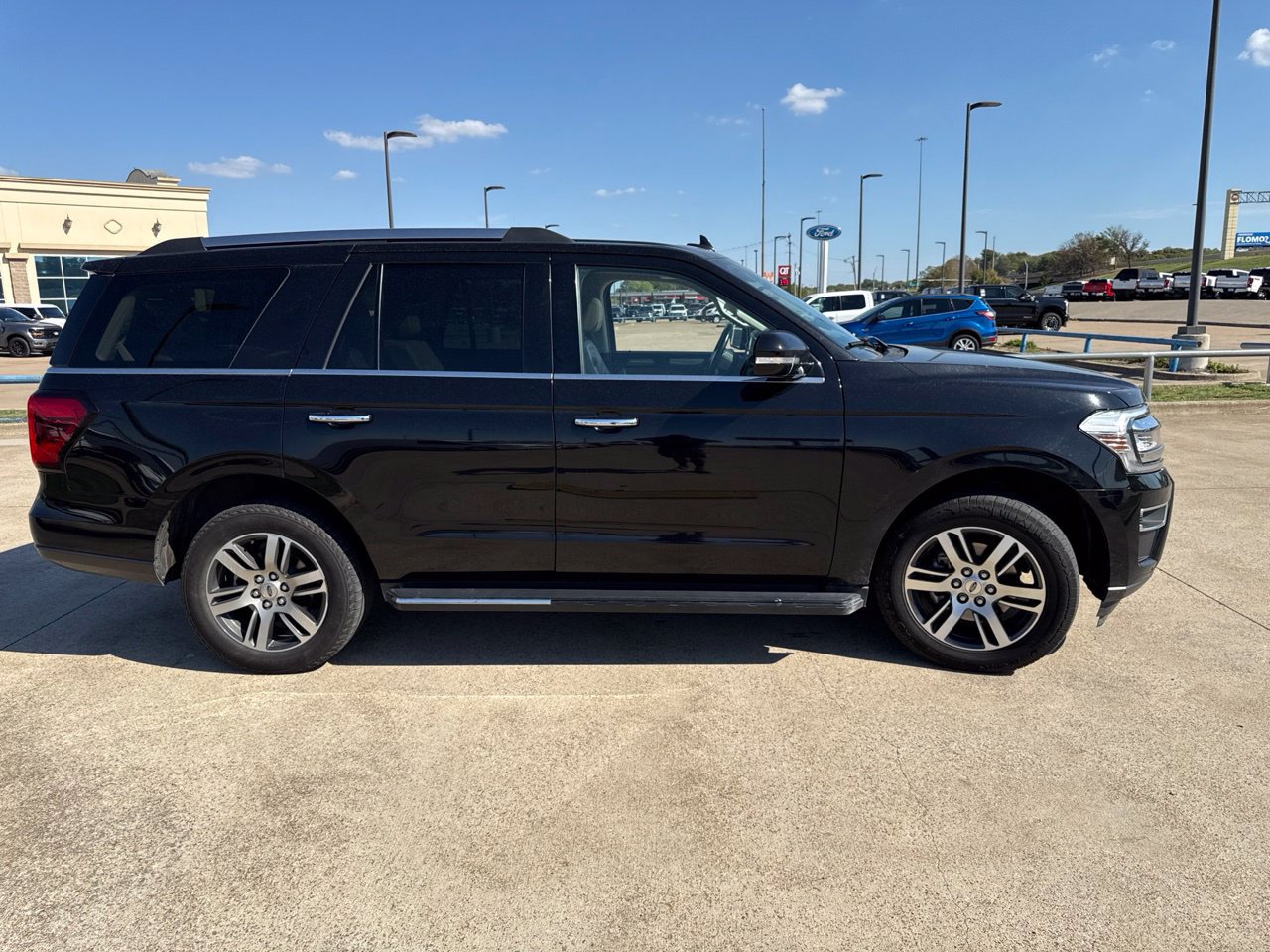 Used 2023 Ford Expedition Limited AWD/4WD image 18