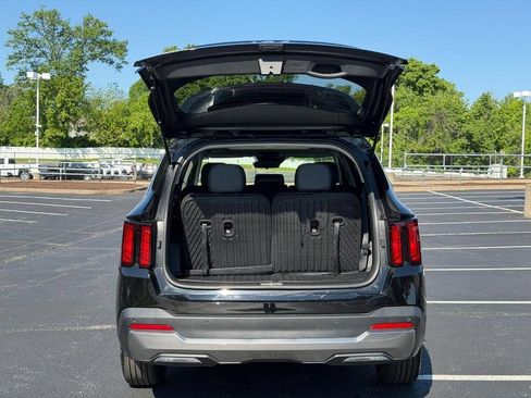Used 2025 Kia Sorento S w/ Panoramic Sunroof Package FWD image 4