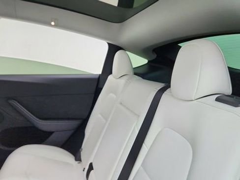 Used 2025 Tesla Model Y Performance image 29