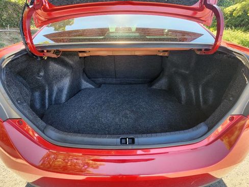 Used 2018 Toyota Corolla LE image 15