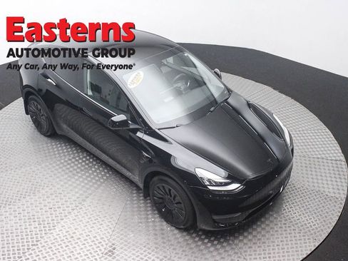 Used 2022 Tesla Model Y Long Range AWD/4WD image 3