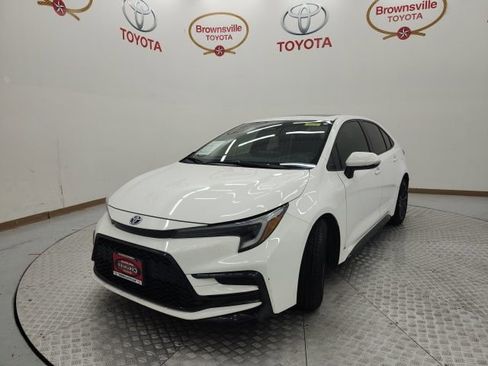 Used 2023 Toyota Corolla SE w/ SE Package image 2