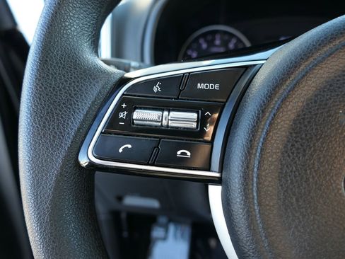 Used 2022 Kia Sportage LX image 19
