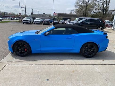 Used 2023 Chevrolet Camaro LT w/ RS Package image 8