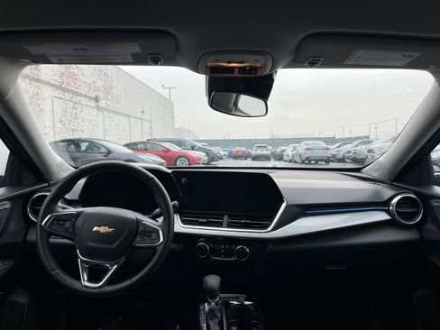 Used 2025 Chevrolet Trax LT w/ LT Convenience Package image 33