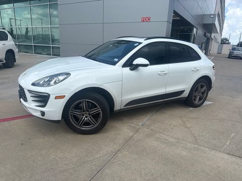 Used 2018 Porsche Macan AWD/4WD image 1