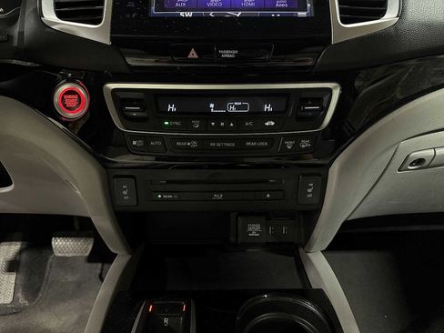 Used 2016 Honda Pilot Touring image 22