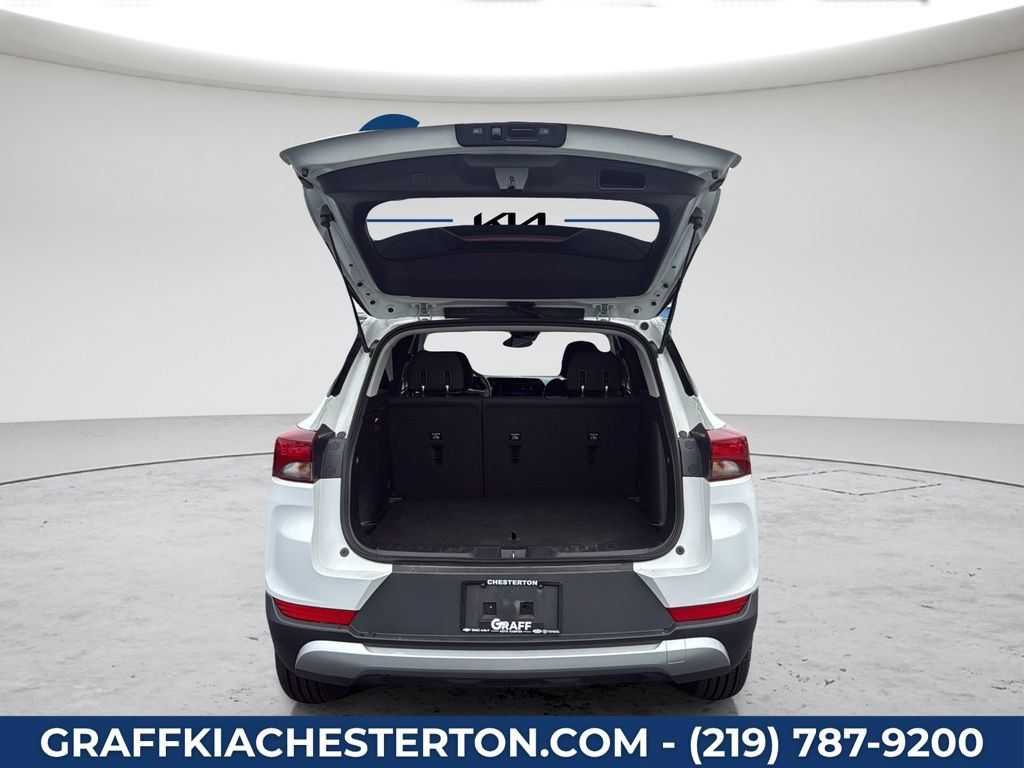 Used 2025 Chevrolet TrailBlazer LT AWD/4WD image 8