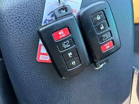 Used 2016 Toyota RAV4 XLE w/ Convenience Package FWD image 23