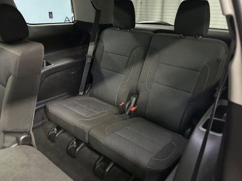 Used 2020 GMC Acadia SLE image 13