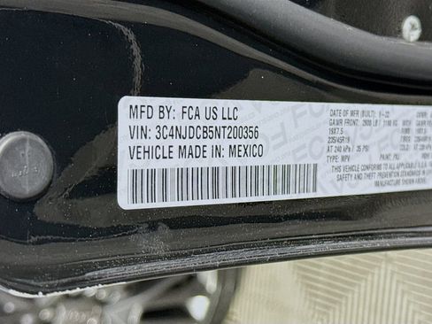 Used 2022 Jeep Compass High Altitude AWD/4WD image 35