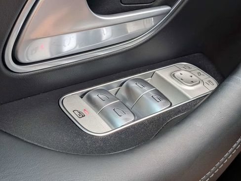 Used 2025 Mercedes-Benz GLS 450 4MATIC w/ Pinnacle Trim Package image 31