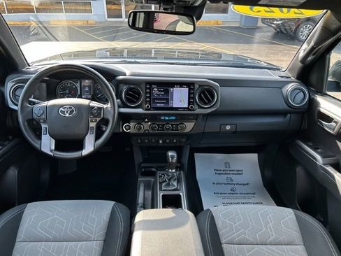 Used 2023 Toyota Tacoma TRD Off-Road w/ Advanced Technology Package image 19