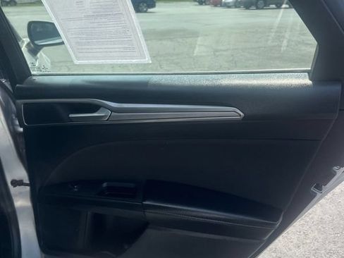Used 2019 Ford Fusion SE FWD image 8