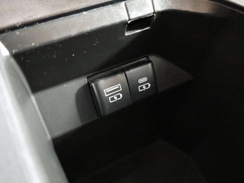 Used 2024 Toyota Camry XSE image 34