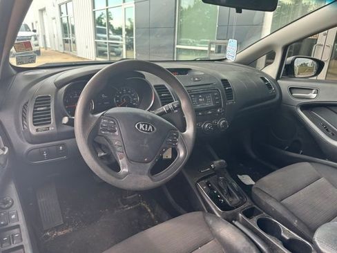 Used 2017 Kia Forte LX w/ LX Popular Package image 12