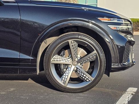 Used 2023 Genesis GV70 2.5T w/ Sport Prestige Package image 4