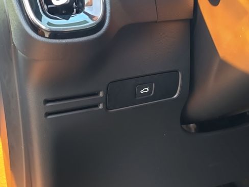 Certified 2025 Volvo XC40 B5 Plus image 10