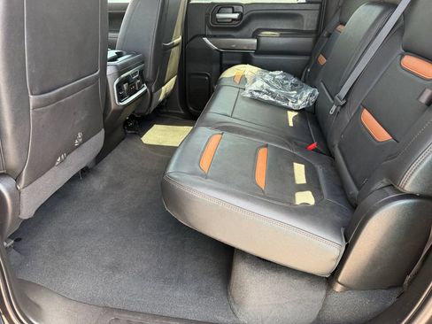 Used 2021 GMC Sierra 2500 AT4 w/ AT4 Premium Plus Package AWD/4WD image 16
