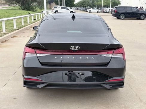 Used 2023 Hyundai Elantra SEL image 5